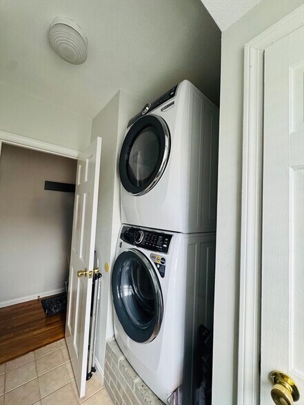 Building Photo - 36 Ashley St