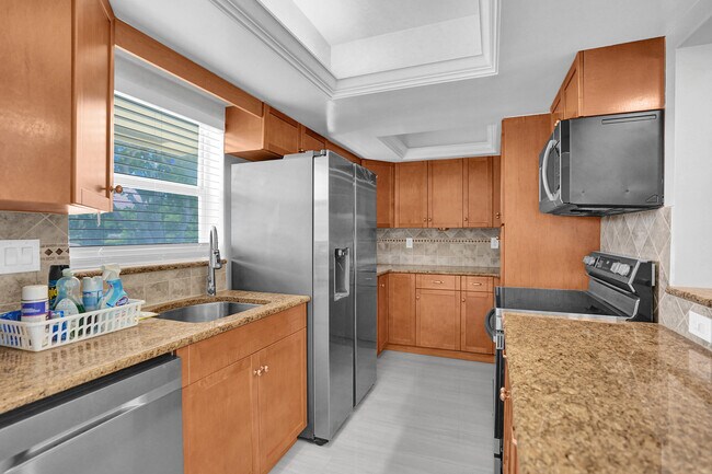 Building Photo - 2755 NE 28th Ave
