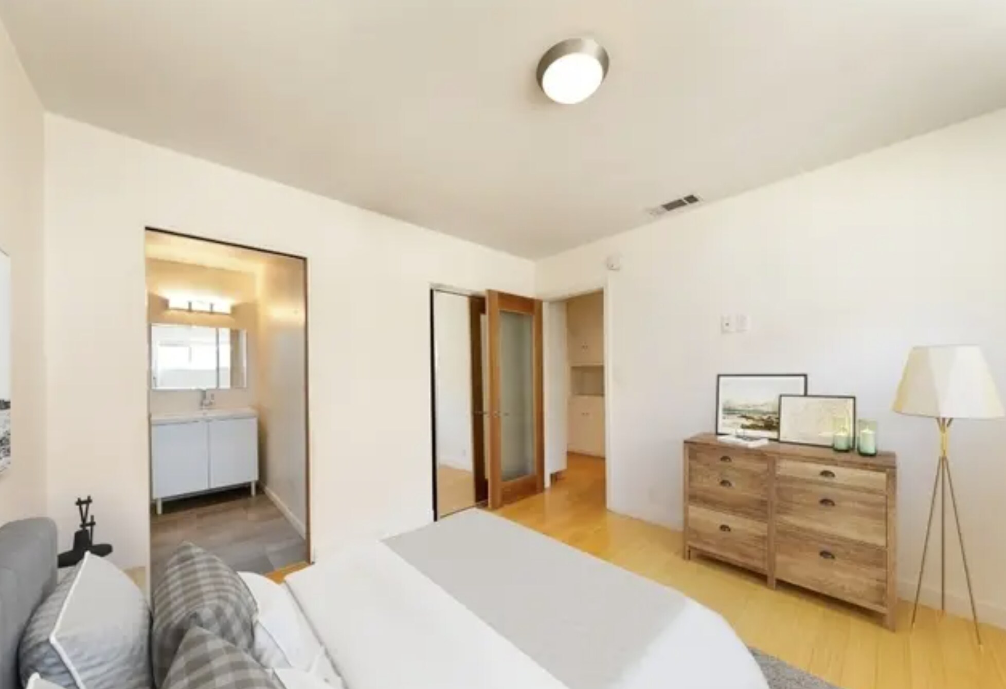 Building Photo - 11634 Gorham Ave