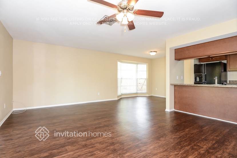 Building Photo - 2111 Almeria Way S