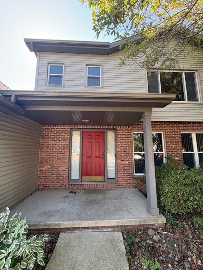 Building Photo - 3 Bedroom / 3.5 Bath House in Peoria