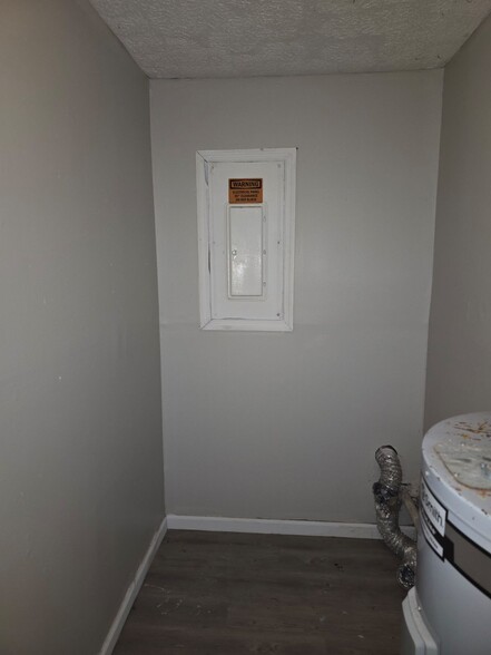 Building Photo - 3047 Simpson Rd