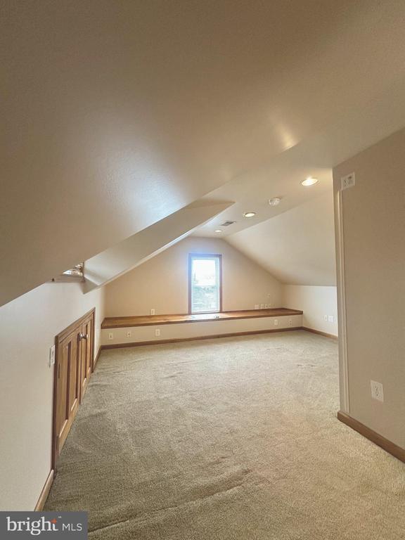 Building Photo - 700 Schiller Ave