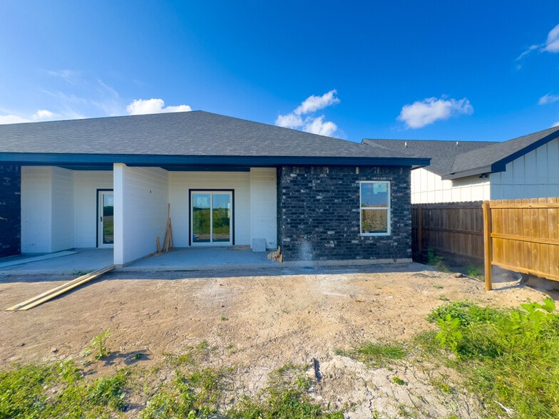 Building Photo - 4310 Escondido Ln