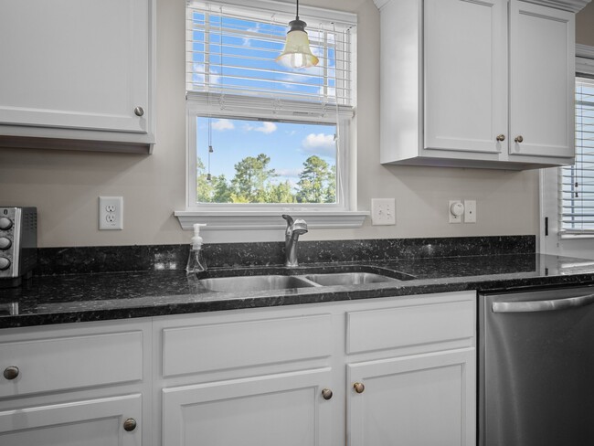 Building Photo - 219 Breakwater Dr