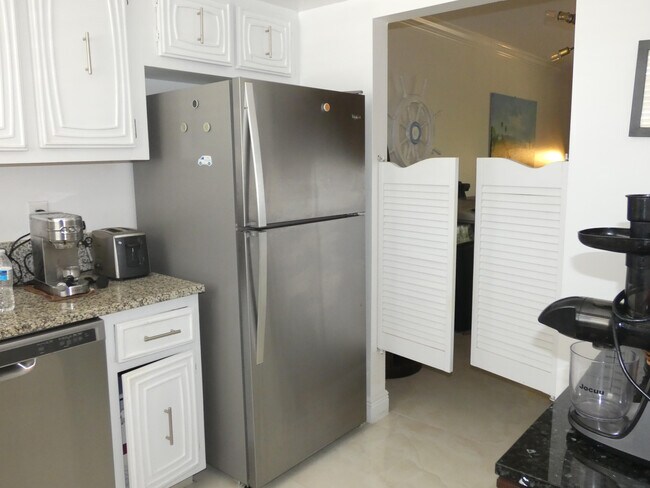 Building Photo - 18081 SE Country Club Dr