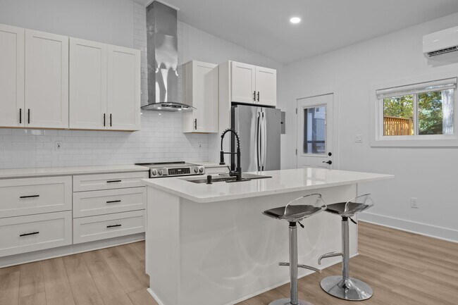 Building Photo - 8625 Cedarbrook Dr