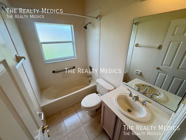 Building Photo - 202 Nova Ave