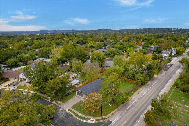 Building Photo - 5010 N Fresco Dr