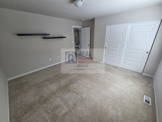 Building Photo - Modern 3 Bedroom, 2.5 Bath Home In Quiet Community!