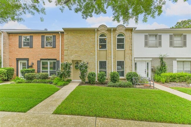 Building Photo - 1352 Country Pl Dr