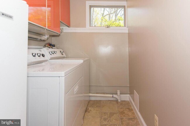 Building Photo - 3253 Juniper Ln