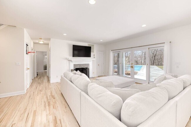 Building Photo - 6 Little Ct