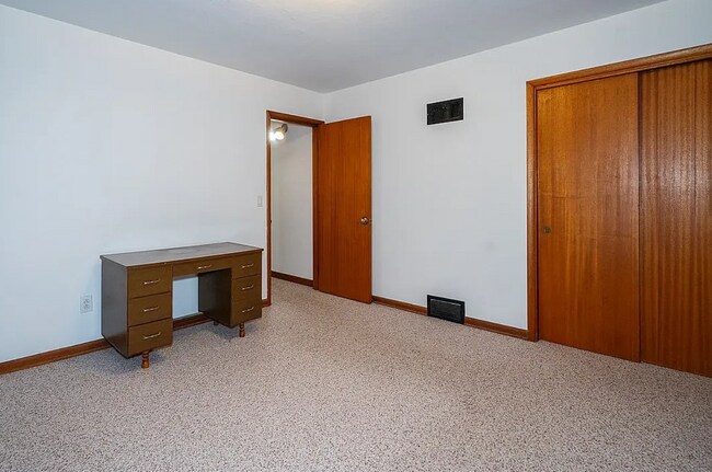 Building Photo - 110 Parker Dr