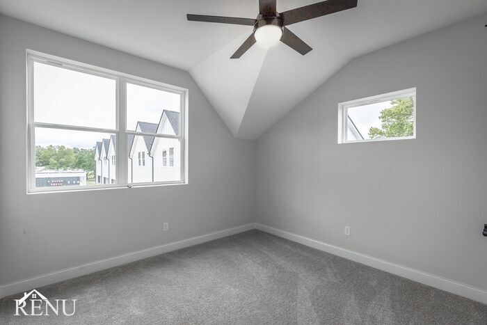Building Photo - 5622 Sofias Cir