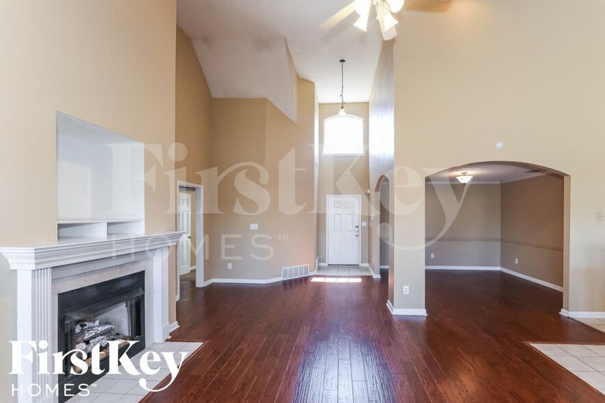 Building Photo - 9920 Calderdale Dr