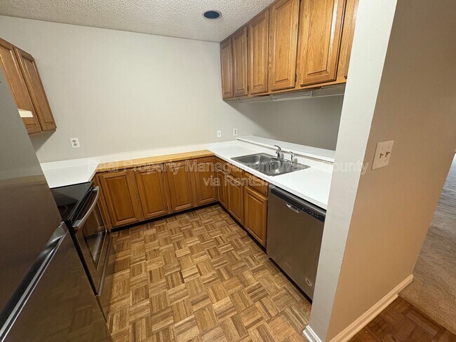 Building Photo - 700 Bishops Park Dr