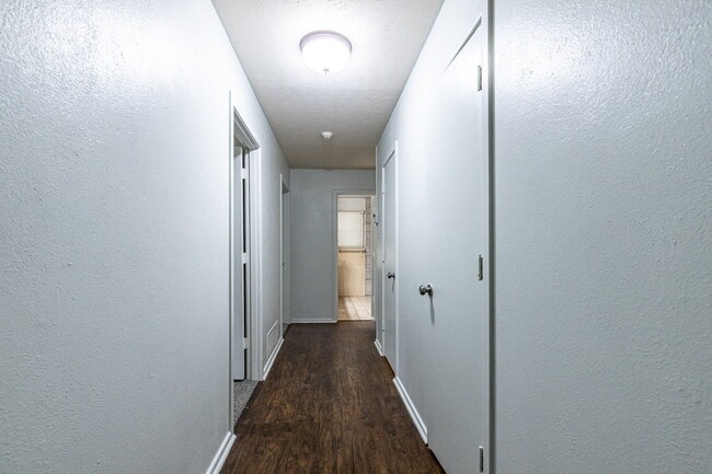 Building Photo - Charming 3 bedroom 2 bathroom