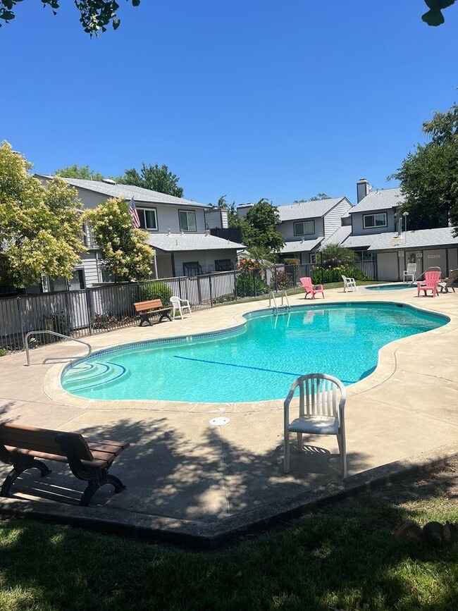 Building Photo - NICE 3 BEDROOM, 2.5 TOWNHOUSE W/ 2 CAR GAR...