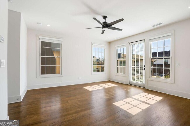 Building Photo - 160 4th St