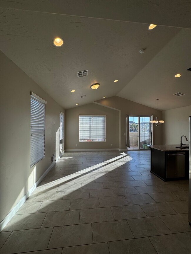 Building Photo - Beautiful 3 Bedroom Home - Casitas at Sienna Hills