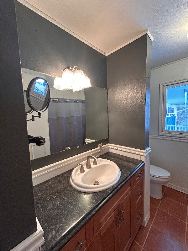 Building Photo - 822 12th St W