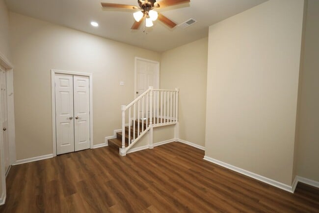 Building Photo - 2303 Jerry Jones Dr