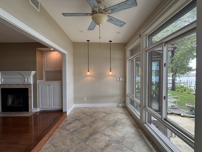 Building Photo - 806 Regatta Cir