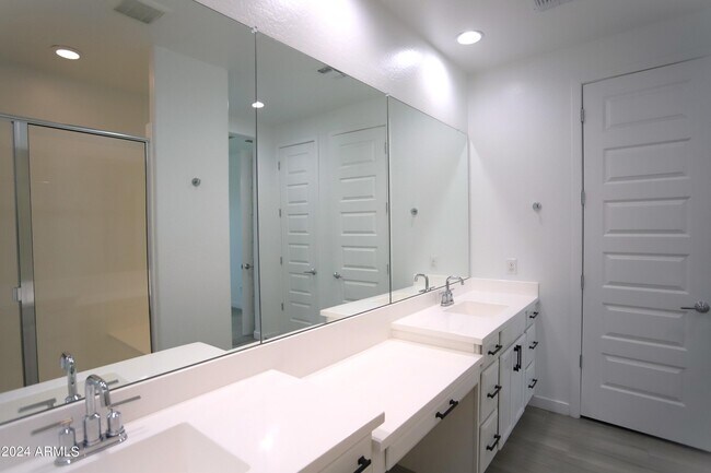 Building Photo - 1651 W Piedmont Rd