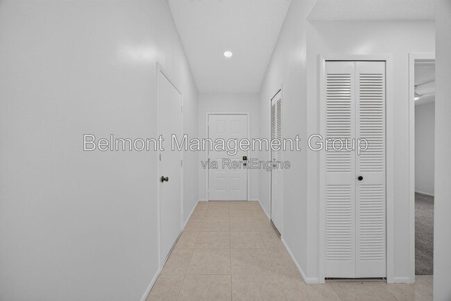 Building Photo - 102 Edgewater Cir