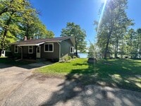 Building Photo - Beautiful Lake Home on Fox Lake