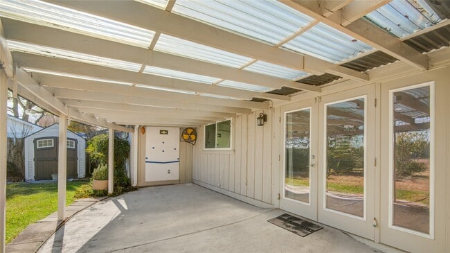 Building Photo - 10303 Greenwillow Dr