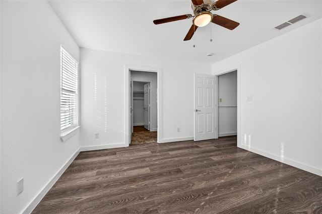 Building Photo - 704 E Sycamore St