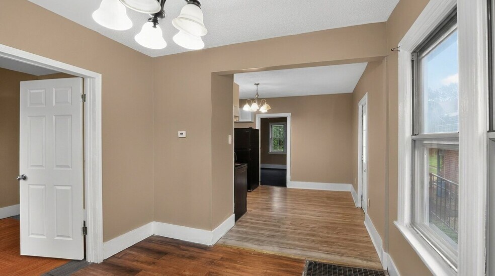 Building Photo - 4010 Ravenwood Ave