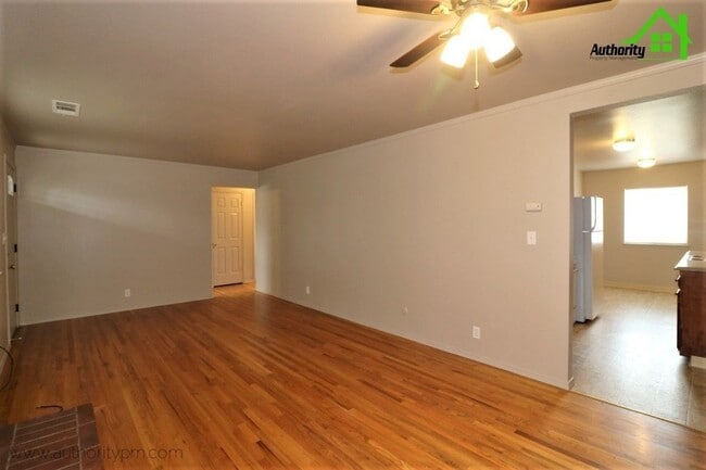Building Photo - 3909 Mercury Dr