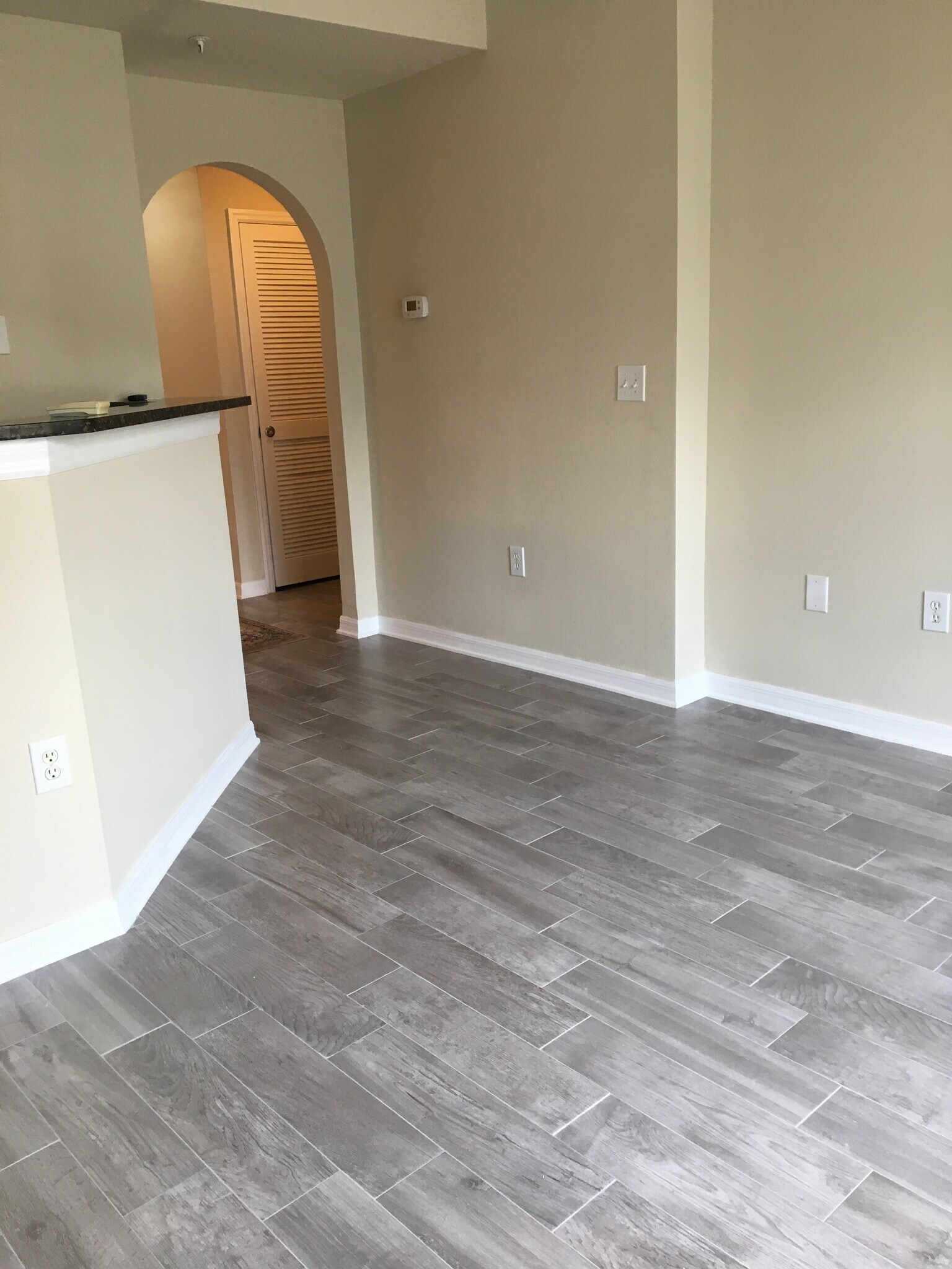 Building Photo - 501 Knights Run Ave