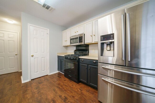 Building Photo - 2600 Theresa Blanchard Ln
