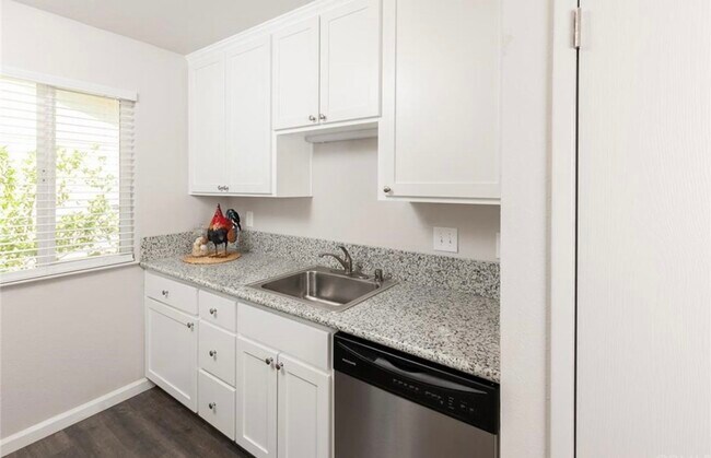 Building Photo - 1353 Nord Ave