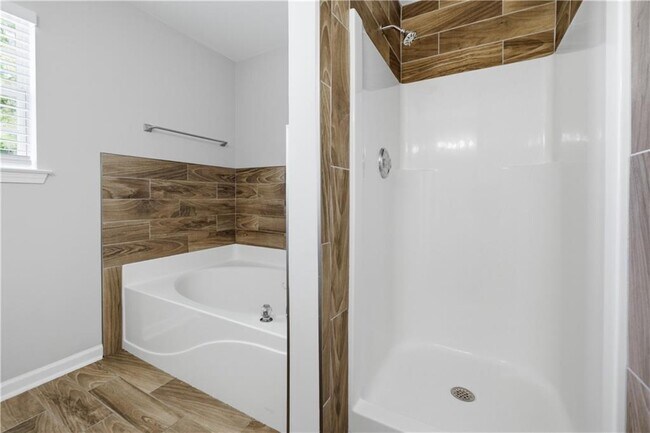 Building Photo - 1098 Village Creek