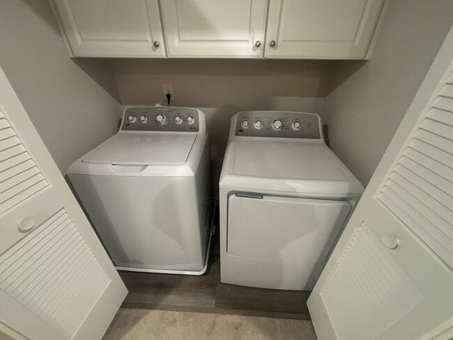 Building Photo - Room in Duplex on Romeria Dr