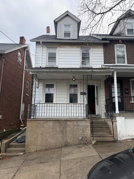 Building Photo - 526 Selfridge St