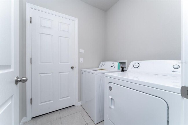 Building Photo - 3085 Bella Vista Dr