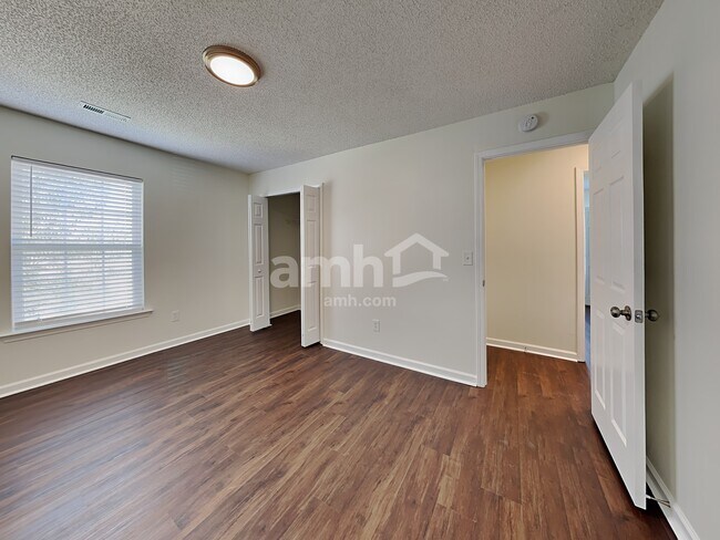 Building Photo - 8 Smokehouse Dr