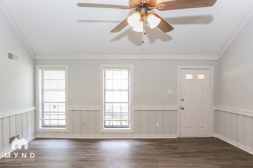 Building Photo - 6827 Starkenburg Ln