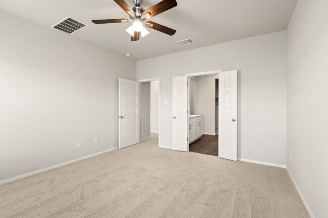 Building Photo - Modern Kyle Home Available for an April Move-In!