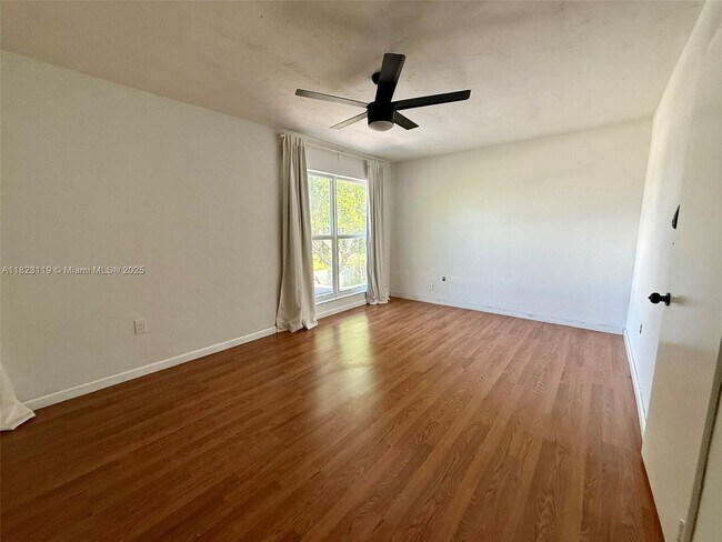 Building Photo - 8522 SW 103rd Ave
