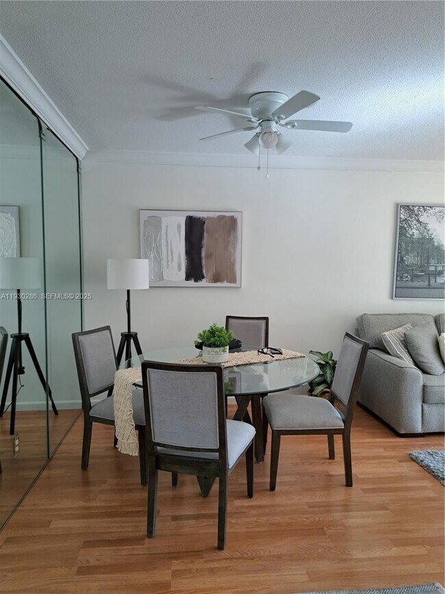 Building Photo - 450 Golden Isles Dr