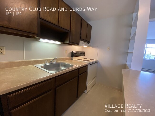 Building Photo - 681 Country Club Rd