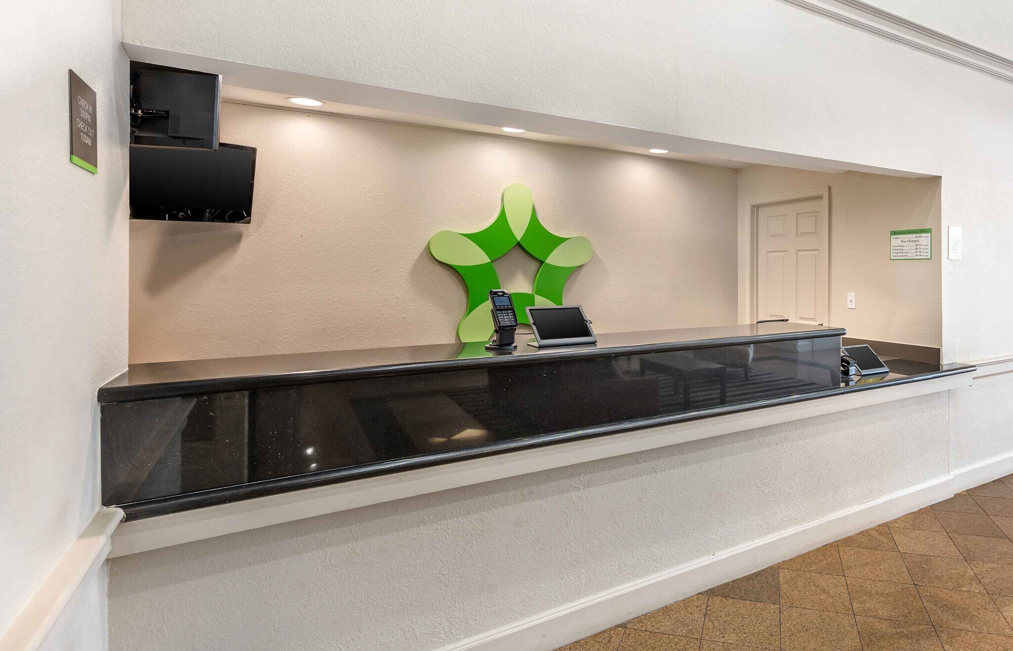 Building Photo - Furnished Studio-Tampa - Airport - N. Westshore Blvd.