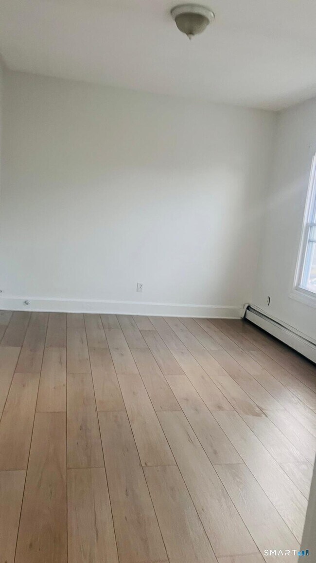 Building Photo - 210 Smith St